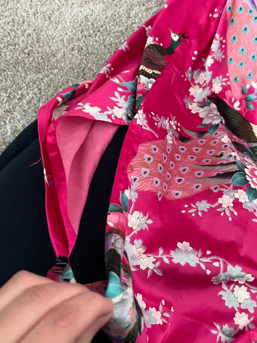 ◻️BABEYOND: Women’s M, pink kimono style bathrobe w/peacock accent, preowned◻️ - Picture 9 of 14